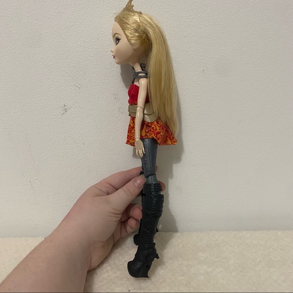 Monster High Ever After High Dragon Games Apple White Doll - Picture 4 of 8